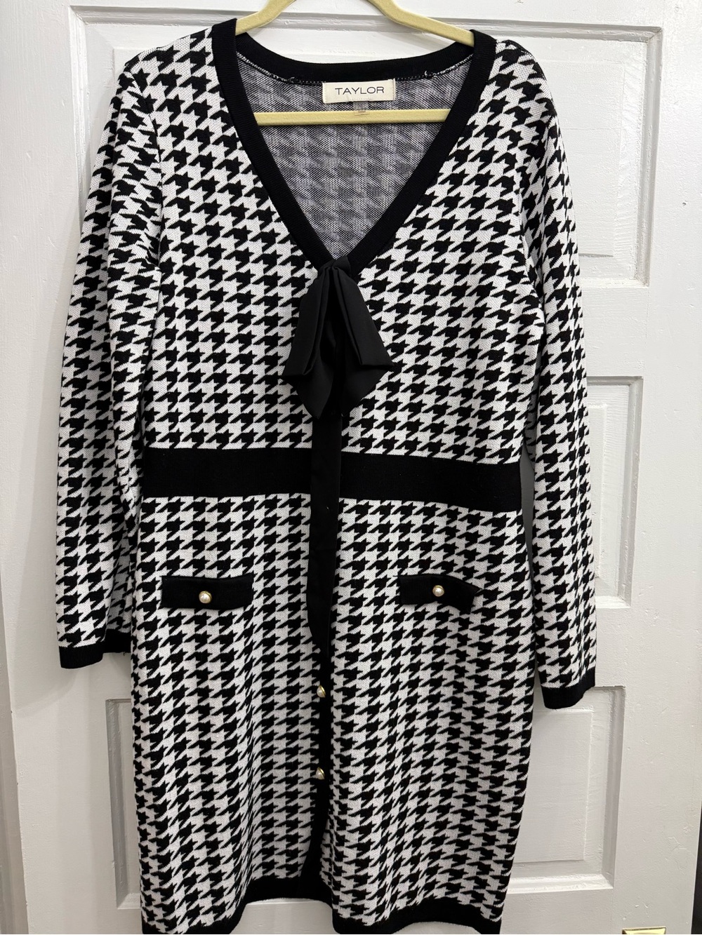 Taylor Black & White Houndstooth Long-Sleeve V-Neck Dress Cardigan
